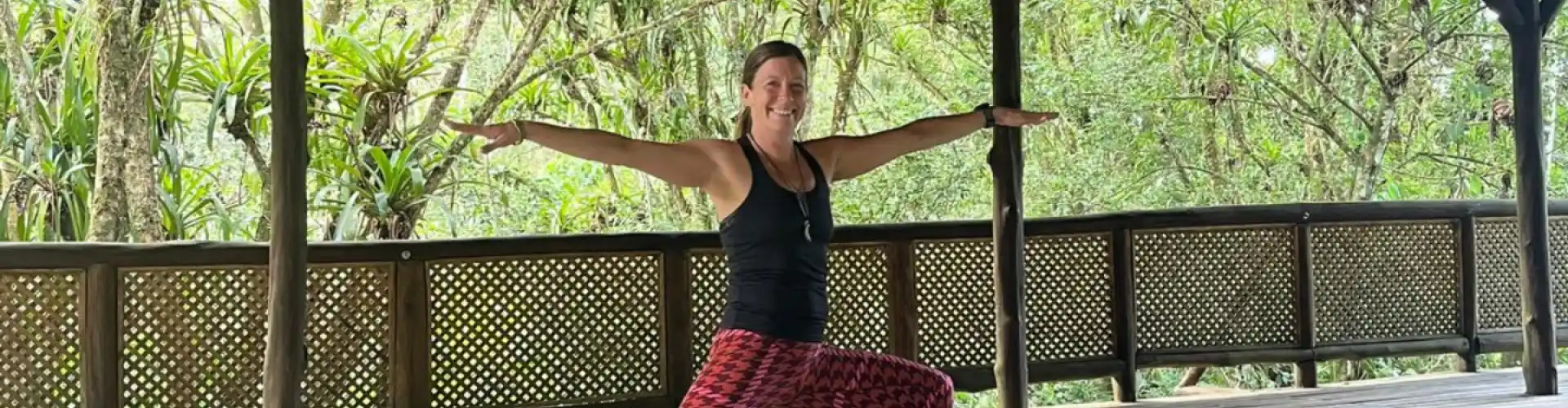 Clase de Yoga Online: Práctica de Hatha en la Selva